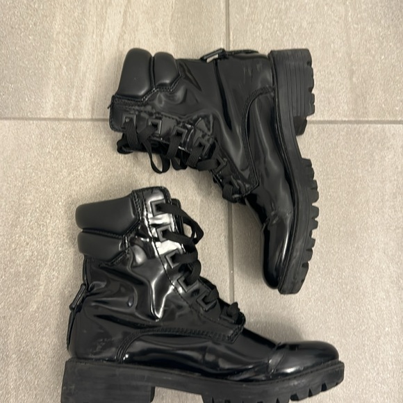 KENDALL + KYLEE PATENT MOTO BOOT - Picture 4 of 8